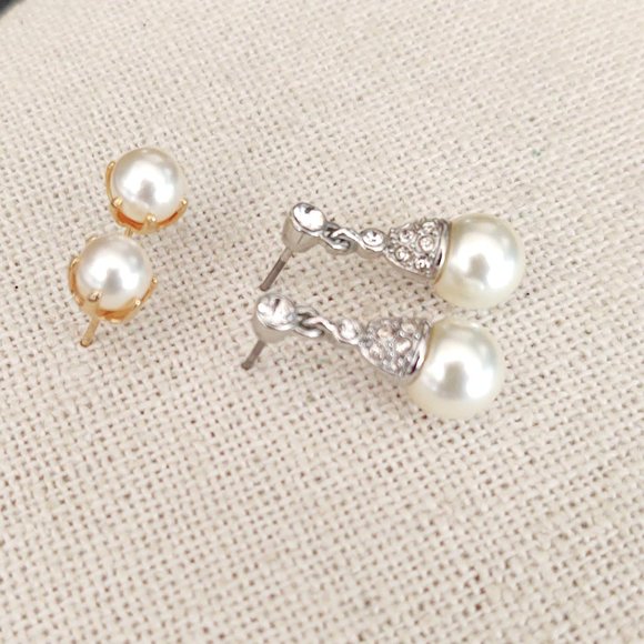 Bundle of faux pearl earrings - Picture 2 of 4
